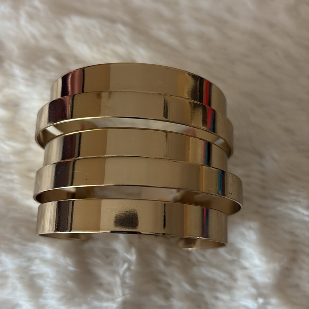 Forever 21 Global B.V. Bracelet Gold tone stacked connected bangle bracelets